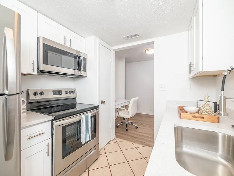 Camelot Apartments — Photo 17