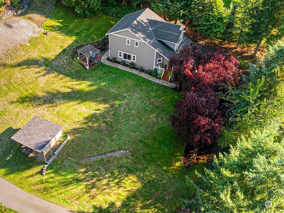 1st image of 207 NW Bunker Hill Lane