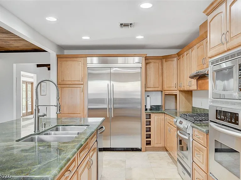 408 Lacy Ln — Photo 6