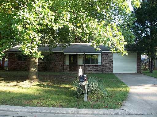 1st image of 1521 Forest Dr