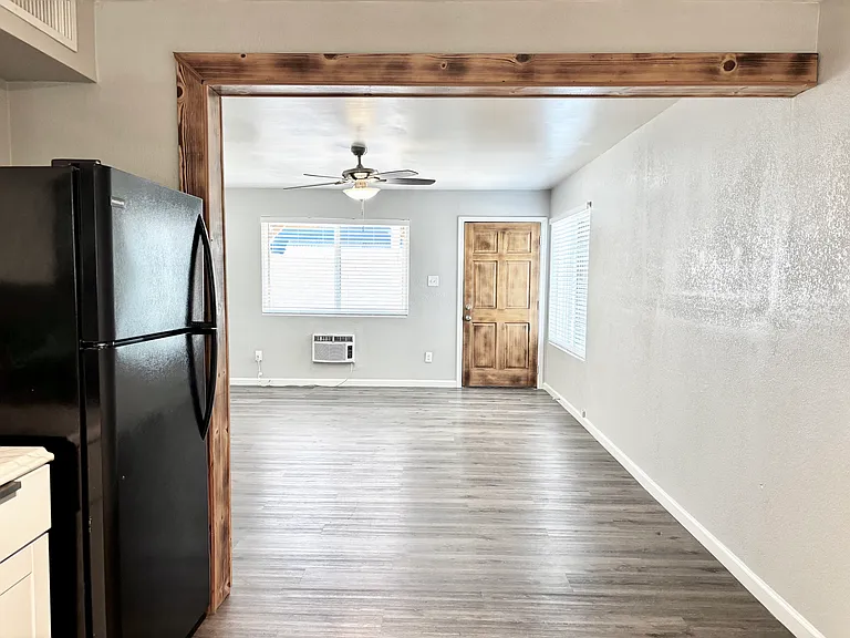 412 N 17th Dr #4 — Photo 16