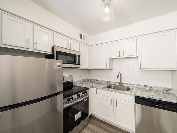 2nd image of 1032 Gill Ct
