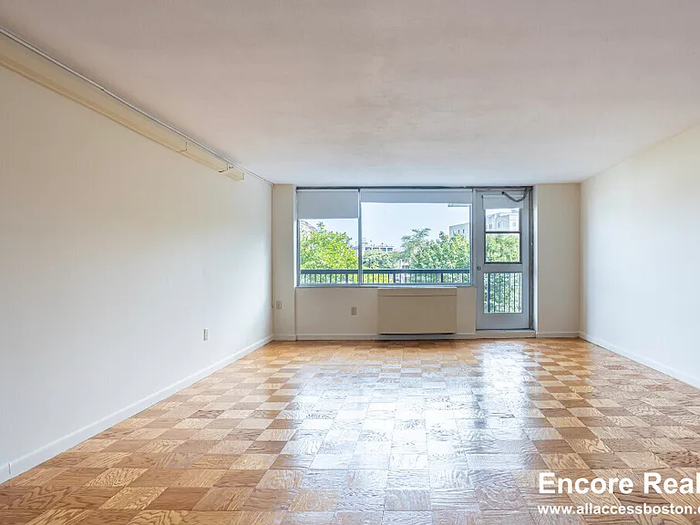 17 Monmouth Ct #M — Photo 1