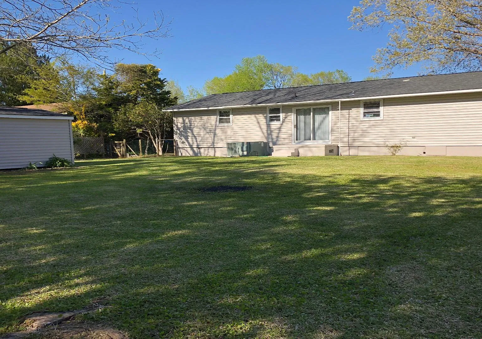 725 W Phillips Dr — Photo 3