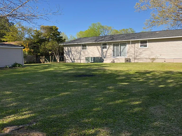 725 W Phillips Dr — Photo 3