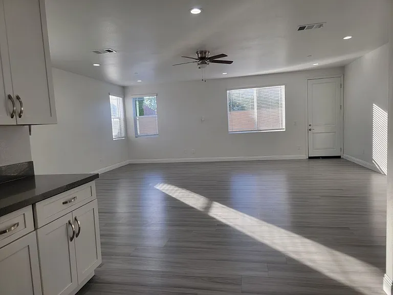 572 N Teakwood Ave #U1 — Photo 3
