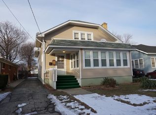 324 4th St, Waukegan, IL 60085