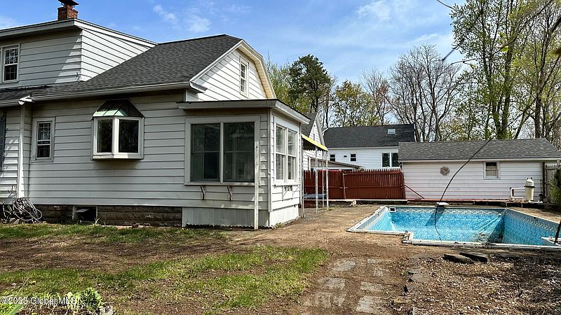 4th image of 13 Willow Avenue