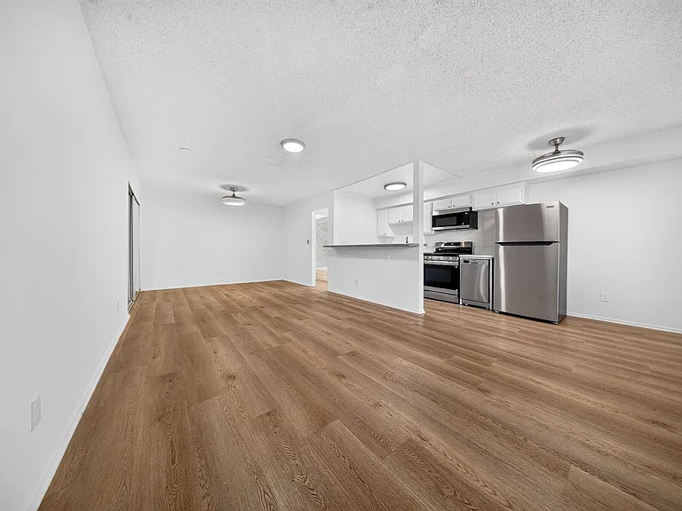 5708 Tujunga Ave — Photo 29