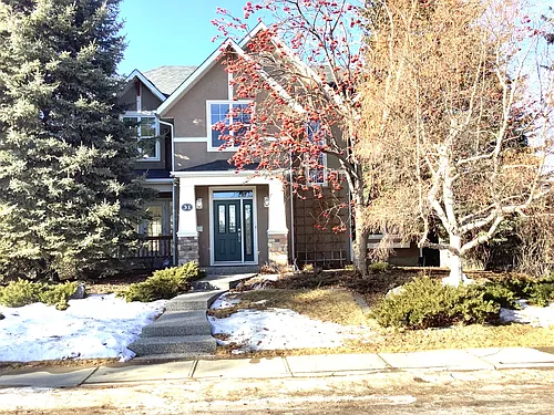 31 Cheyenne Cres NW Photo 1