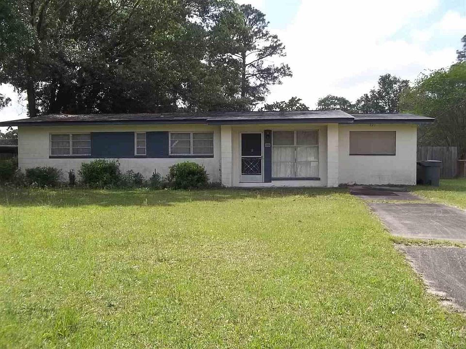 2nd image of 221 Saint Regis Dr
