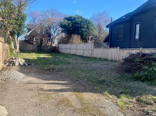 2017 Cameron St, Victoria, BC V8T3N4