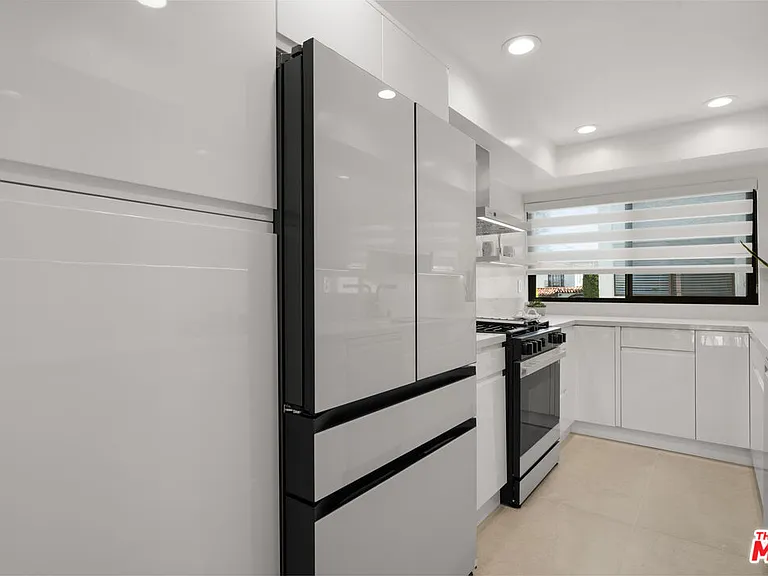 9509 W Olympic Blvd — Photo 17