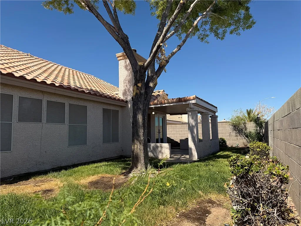 4 bed, 2.0 bath, 1524 sqft, $2,245 — Photo 2