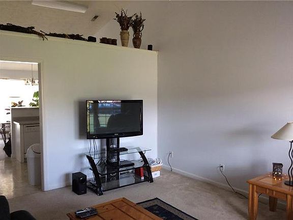 4th image of 534 McKean Dr