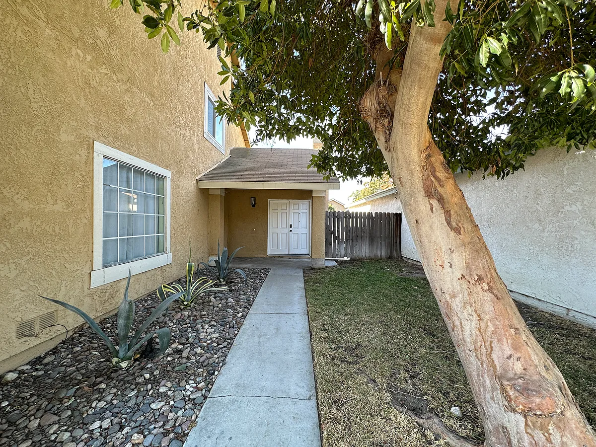 Building Photo - 2720 Eagle Creek Pl