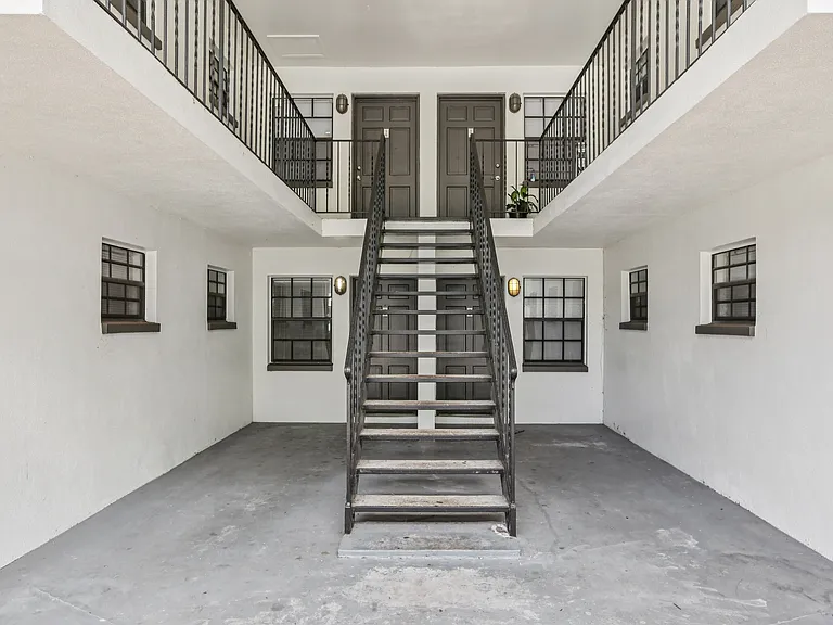 Greenwich Commons Apartment Homes — Photo 31