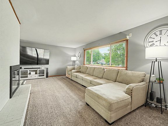 5th image of 2242 Mayfair Dr