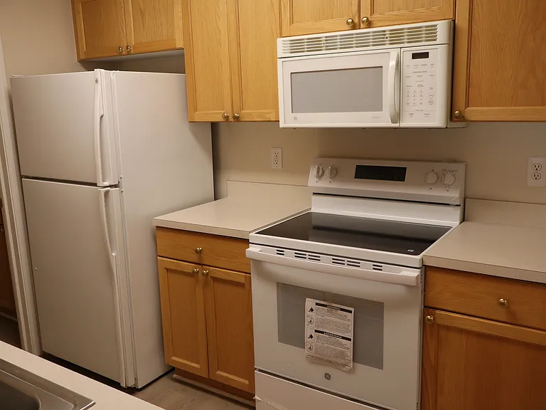 4580 Berkshire Dr — Photo 15