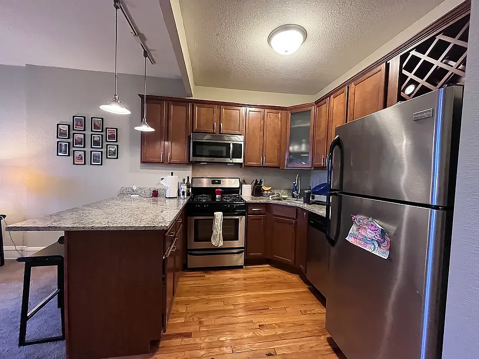 2517-200 Bryant Ave S