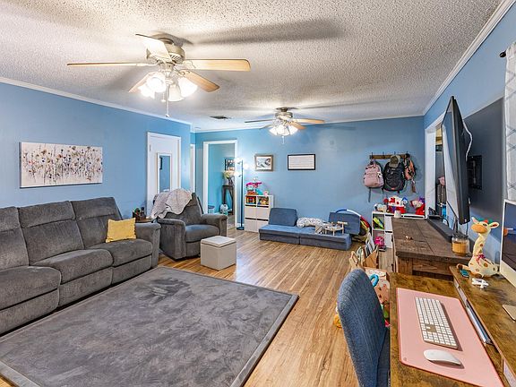 2nd image of 2207 Elizabeth St