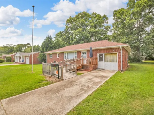 45 Richland Dr, Newport News, VA 23608