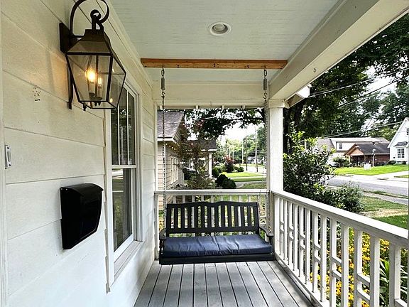 3rd image of 404 Williford St