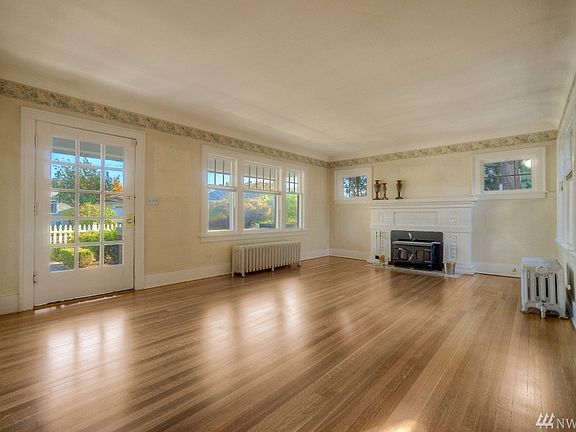 4th image of 1930 Park St