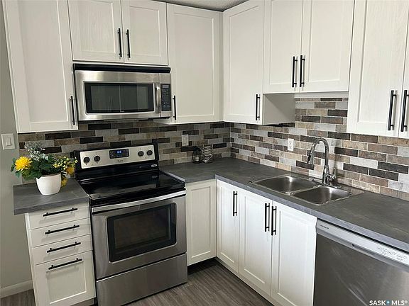 4th image of 3113 7th St E #32