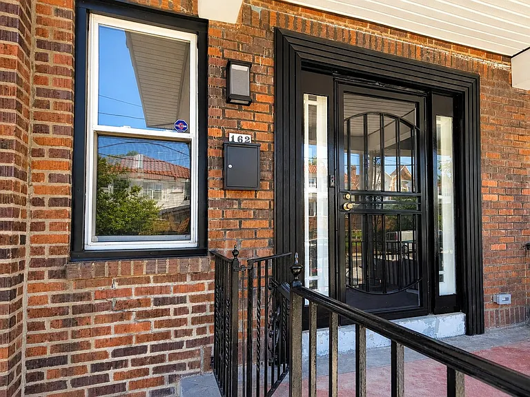 162 W Godfrey Ave — Photo 2