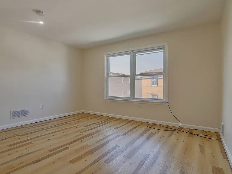 220 Astoria Pl #2 — Photo 13