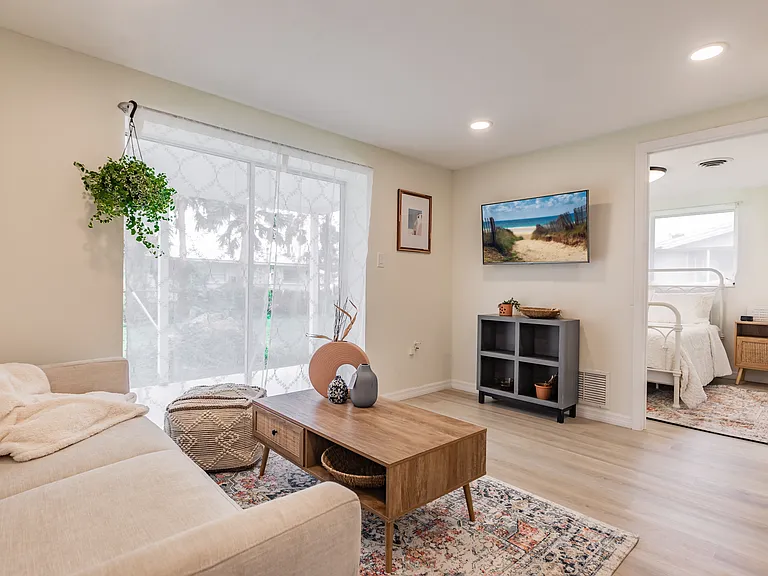 1611 Florence Ave #B — Photo 4