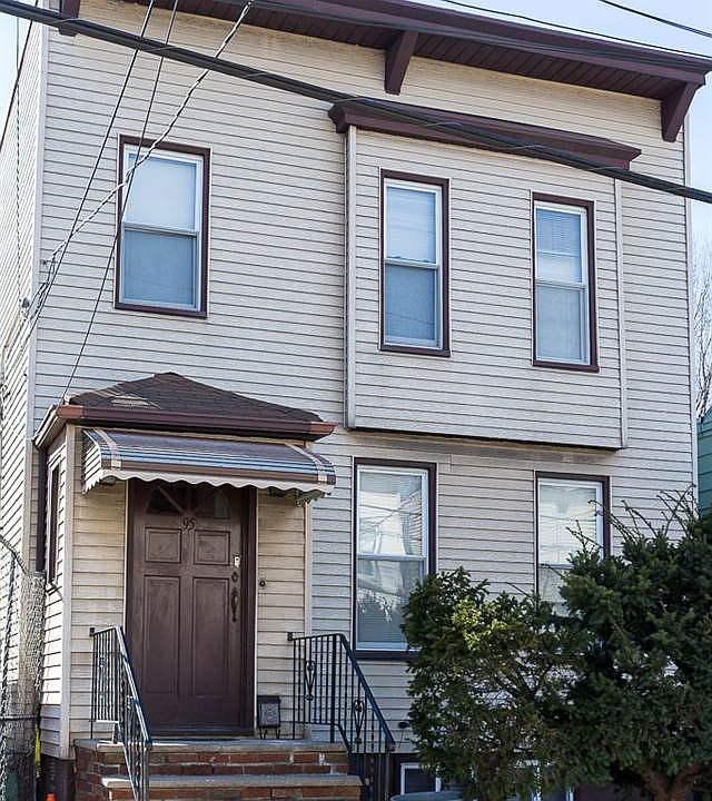 2nd image of 95 Irving St