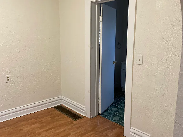 915 Hickory St — Photo 5