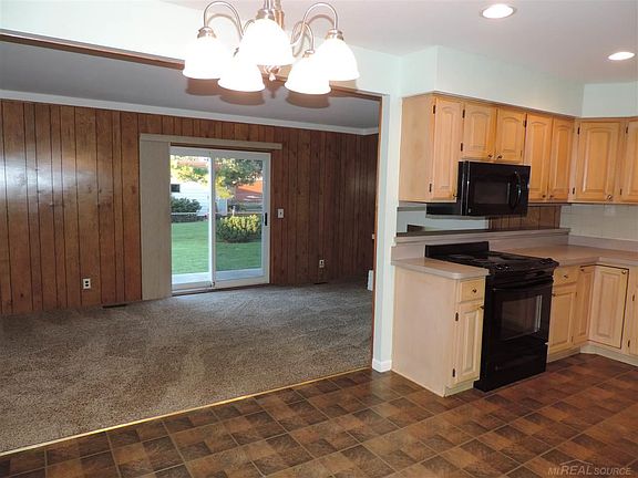 5th image of 18333 Whalen Dr