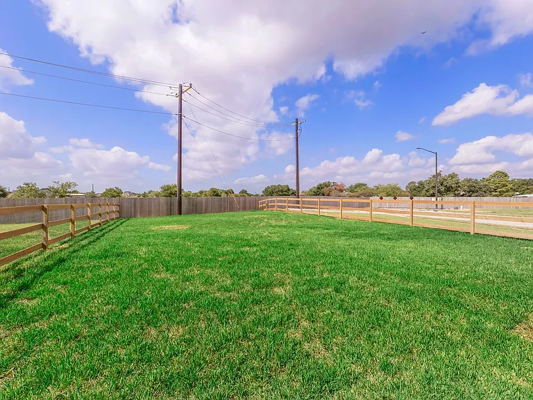 3013 Alpha Wolf Ct — Photo 35