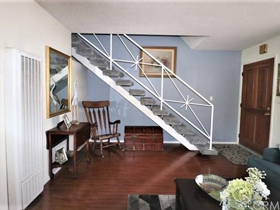 4th image of 414 E 98th St