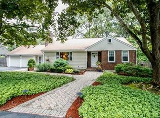 5 Longbow Rd, Lynnfield, MA 01940