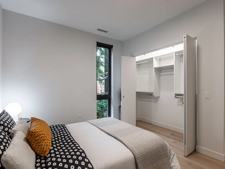 1712 Oak #203 (identical layout for unit #303)
