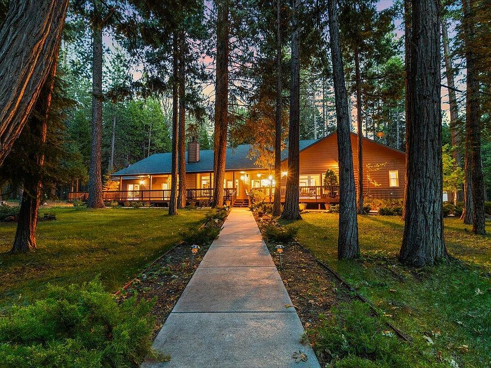 1st image of 32939 Piney Woods Ln