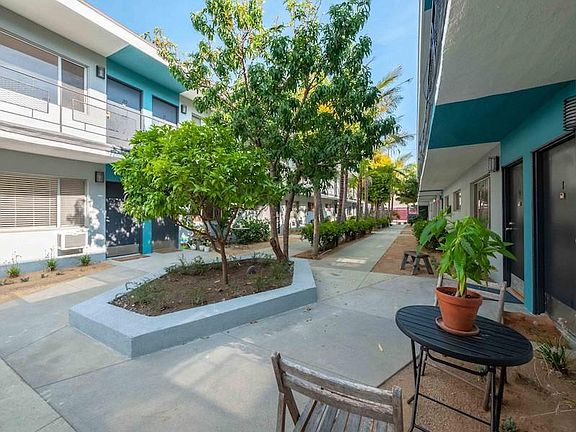 2nd image of 2741 Abbot Kinney Blvd APT 15