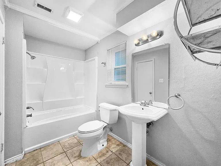 408 Cavender Ct — Photo 7