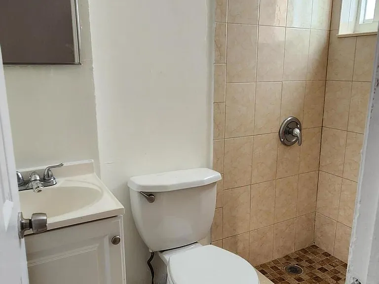 620 NW 7th Ave #28 — Photo 7