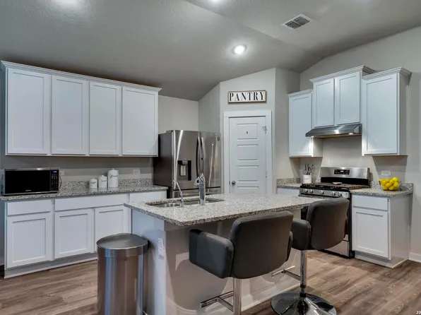 6910 Shiraz Way, Converse, TX 78109