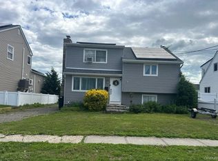 265 East Dr, Copiague, NY 11726