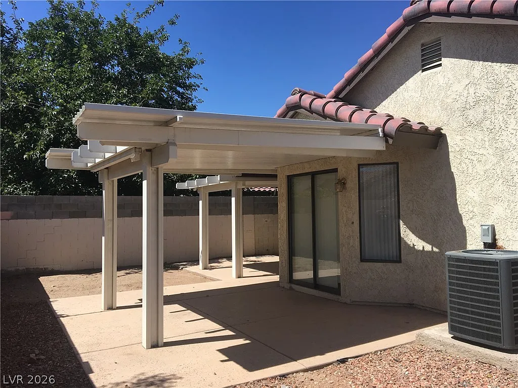 3 bed, 2.0 bath, 1326 sqft, $1,850 — Photo 3