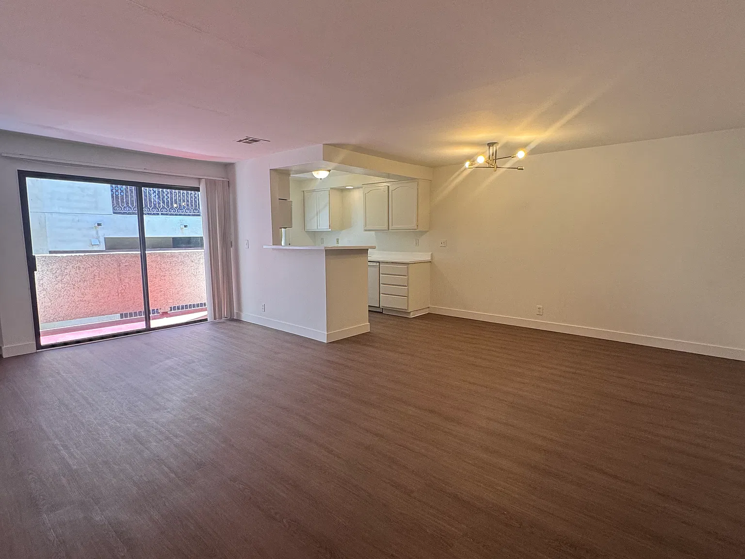 2 bed, 1019 sqft, $2,700 — Photo 2