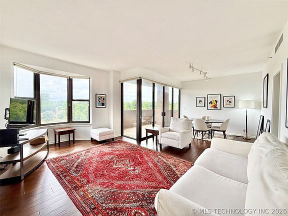 4th image of 2121 S Yorktown Ave APT 701