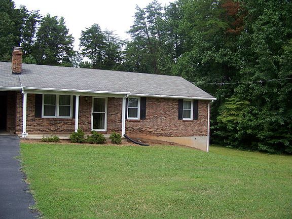 4th image of 3053 Joy Cir