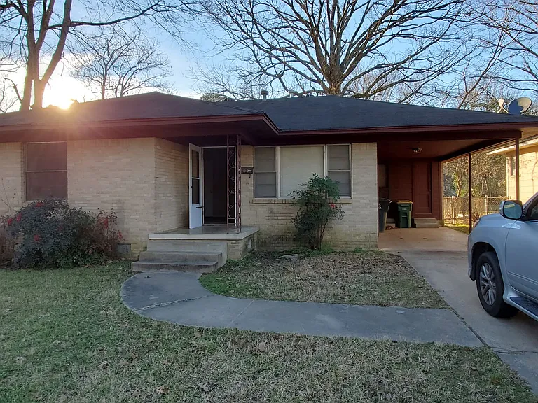 3208 Whitfield St — Photo 2